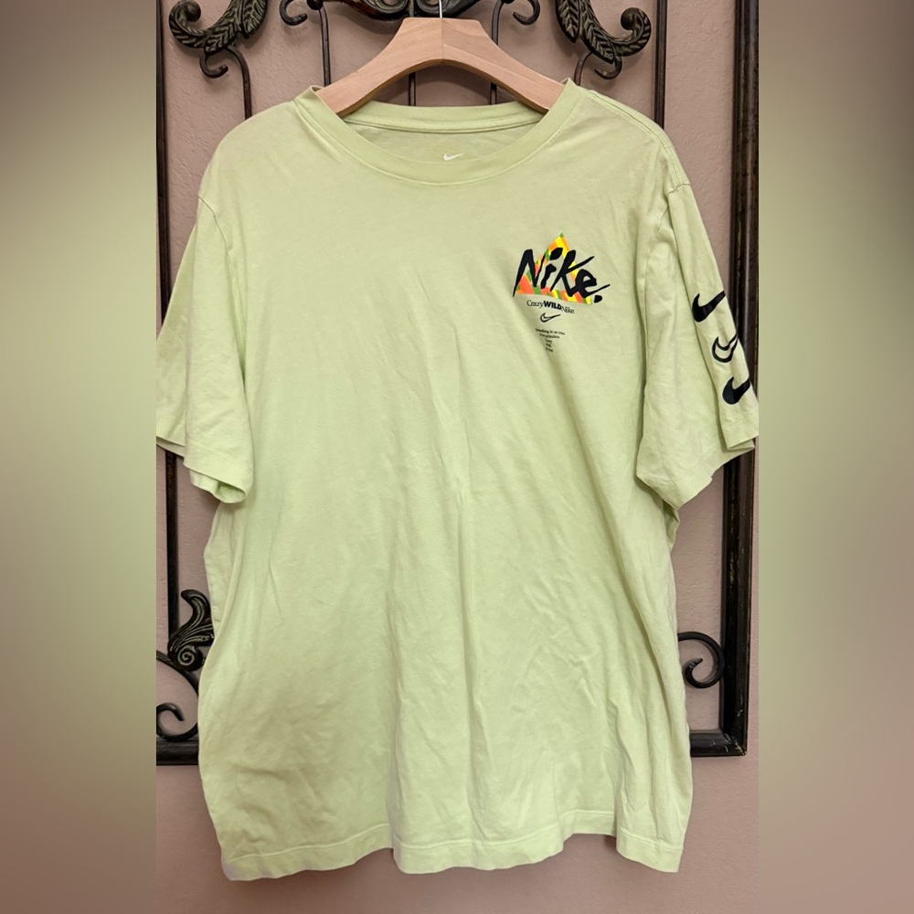 Nike Men's Pale Green Graphic Tee